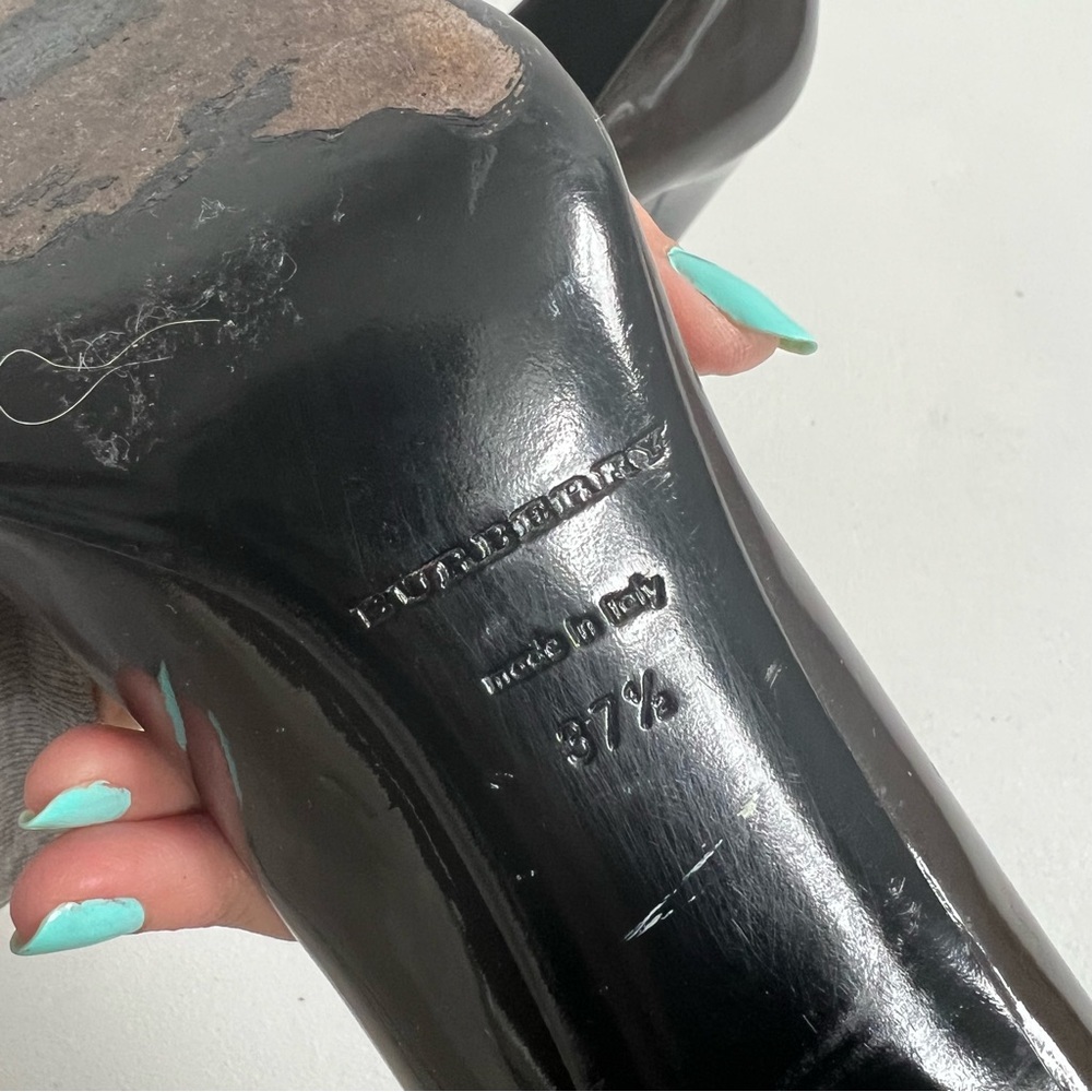 Burberry | Ruffle Heels - Picture 3 of 4